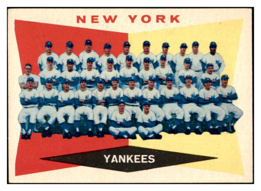 1960 Topps Baseball #332 New York Yankees Team NR-MT 497946