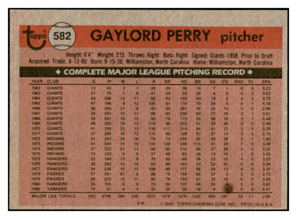 1981 Topps #582 Gaylord Perry Yankees Signed Autographed 534575
