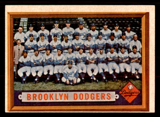 1957 Topps Baseball #324 Brooklyn Dodgers Team EX+/EX-MT 547204