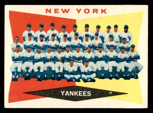 1960 Topps Baseball #332 New York Yankees Team EX-MT 547844