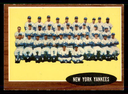 1962 Topps Baseball #251 New York Yankees Team EX-MT 551405
