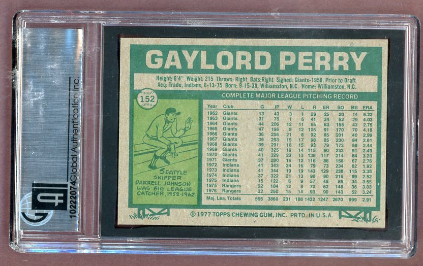 1977 Topps #152 Gaylord Perry Rangers GAI 9 MINT Label Error Fisk 557789