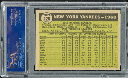 1961 Topps Baseball #228 New York Yankees Team PSA 8 NM/MT 561737